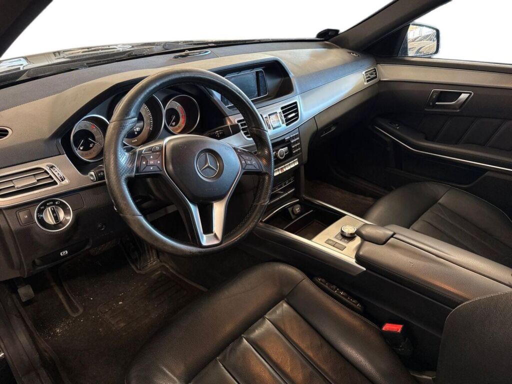 Mercedes-Benz E 2015 Musta