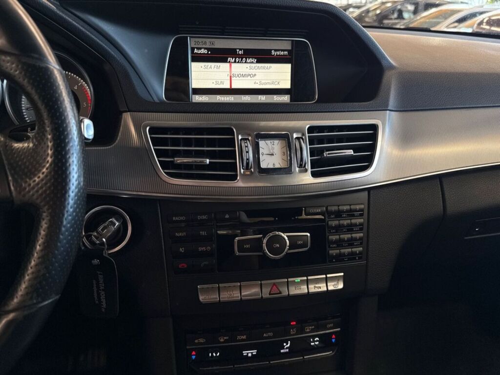 Mercedes-Benz E 2015 Musta