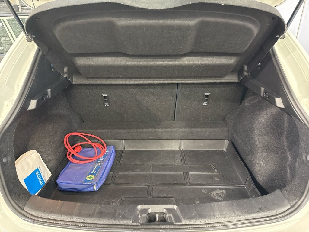 Nissan Qashqai 2015 Valkoinen