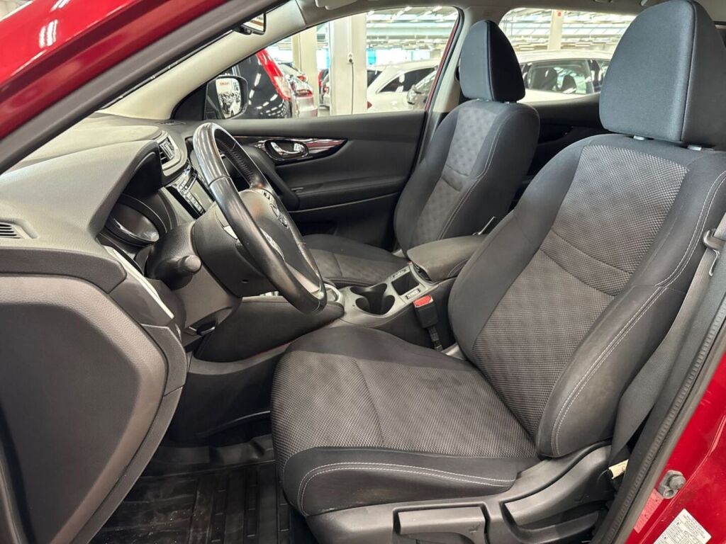 Nissan Qashqai 2015 Punainen