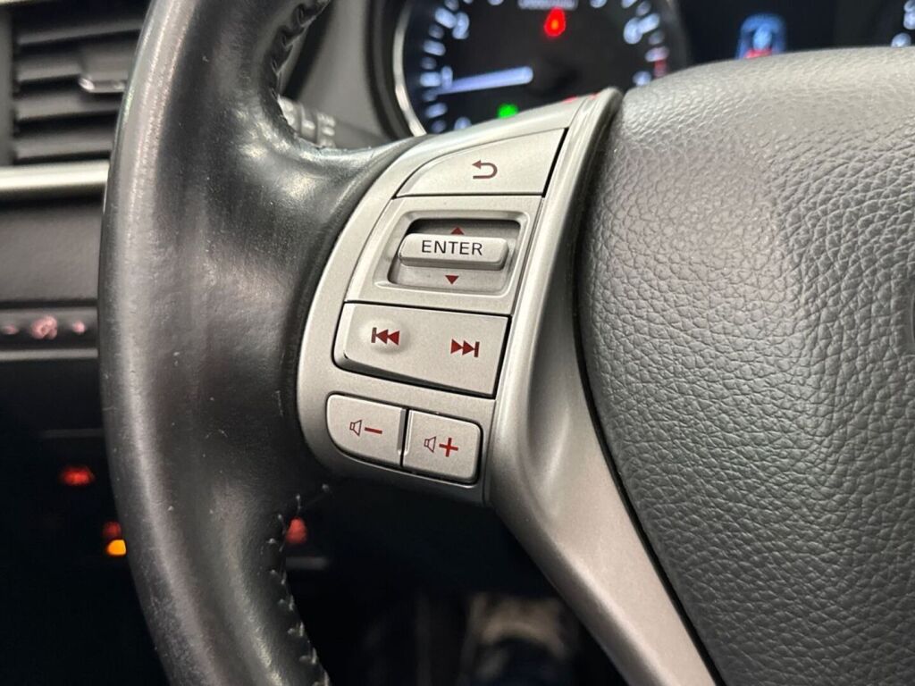 Nissan Qashqai 2015 Punainen