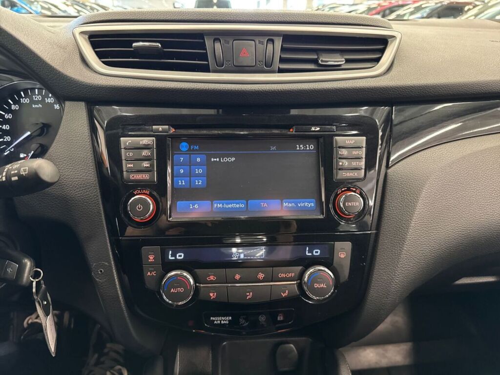 Nissan Qashqai 2015 Punainen