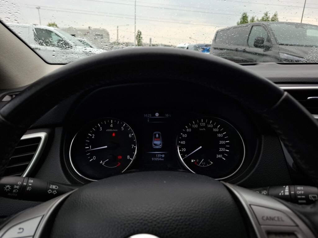 Nissan Qashqai 2015 Punainen
