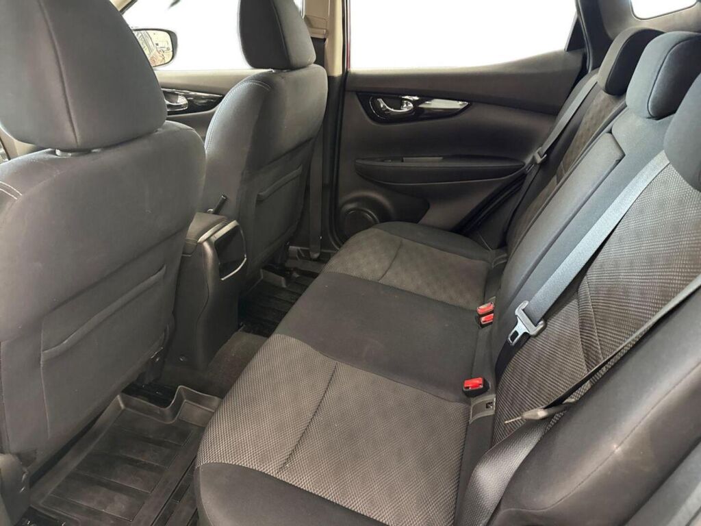 Nissan Qashqai 2015 Punainen