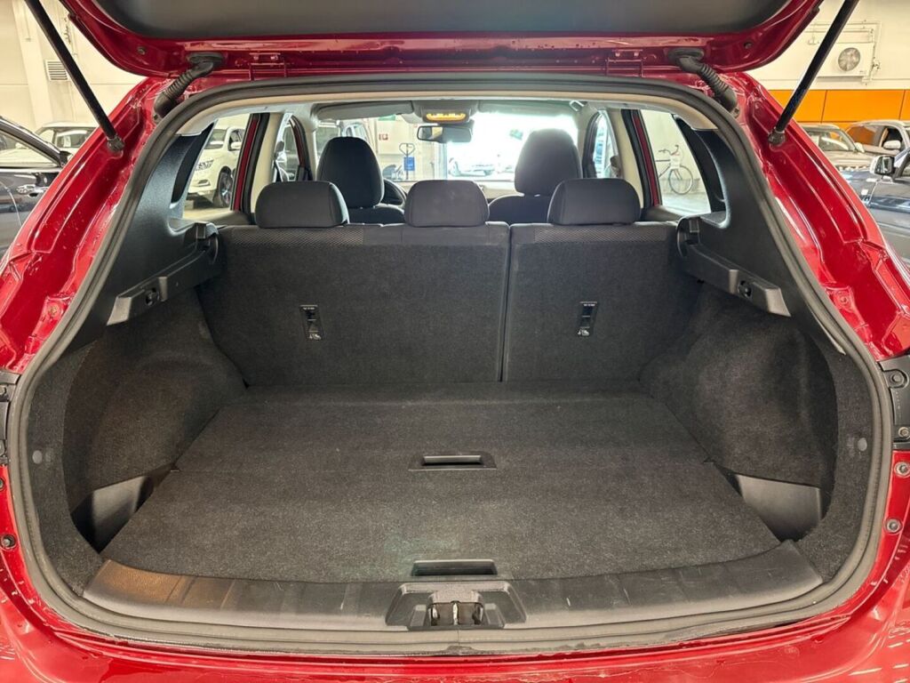 Nissan Qashqai 2015 Punainen