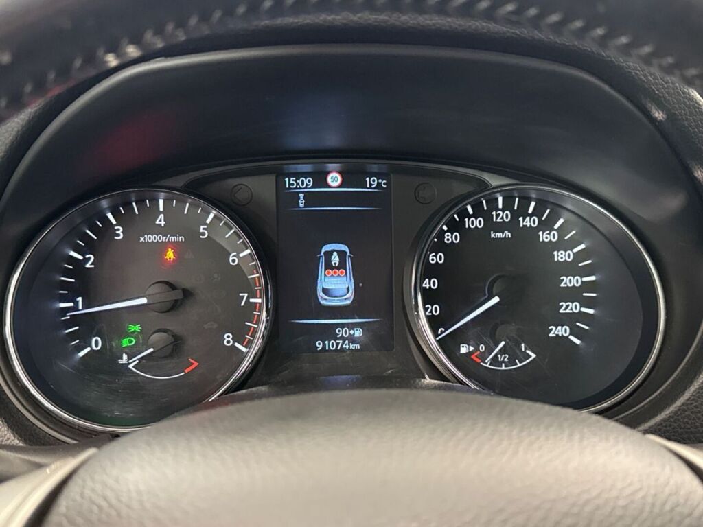 Nissan Qashqai 2015 Punainen