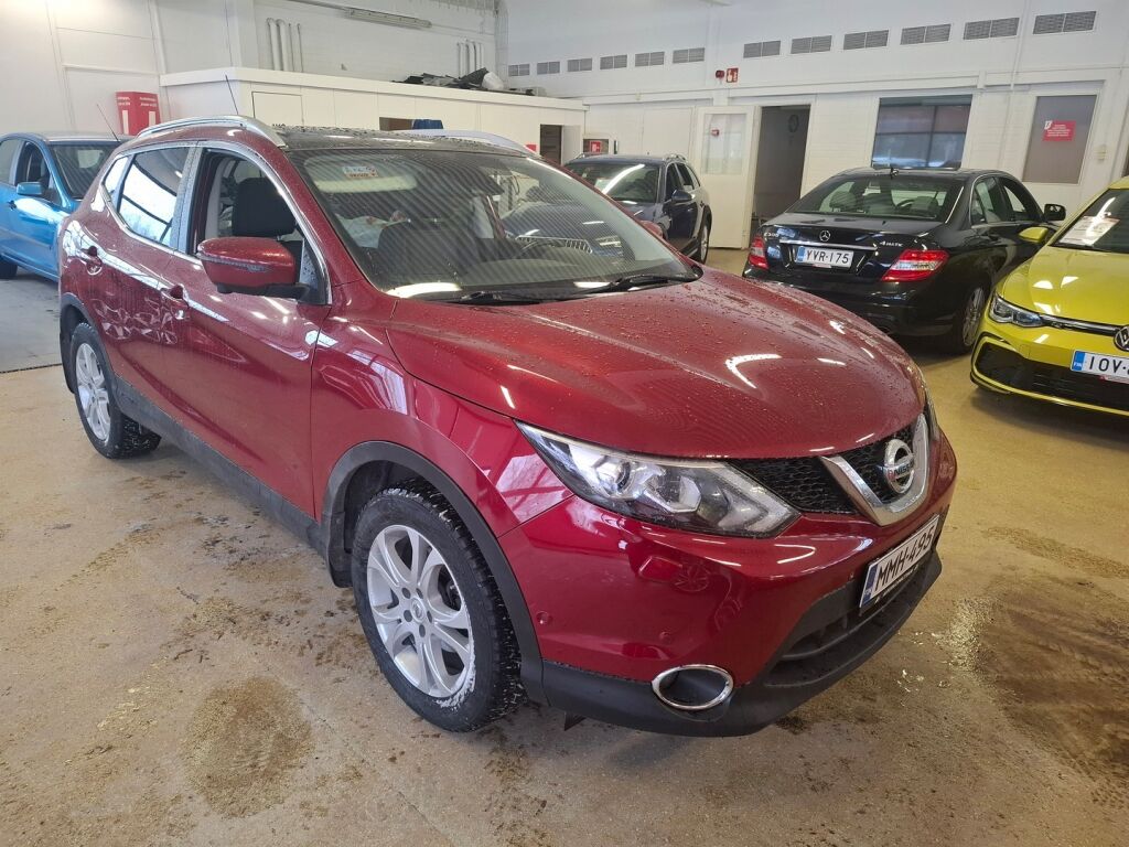 Nissan Qashqai 2015 Punainen