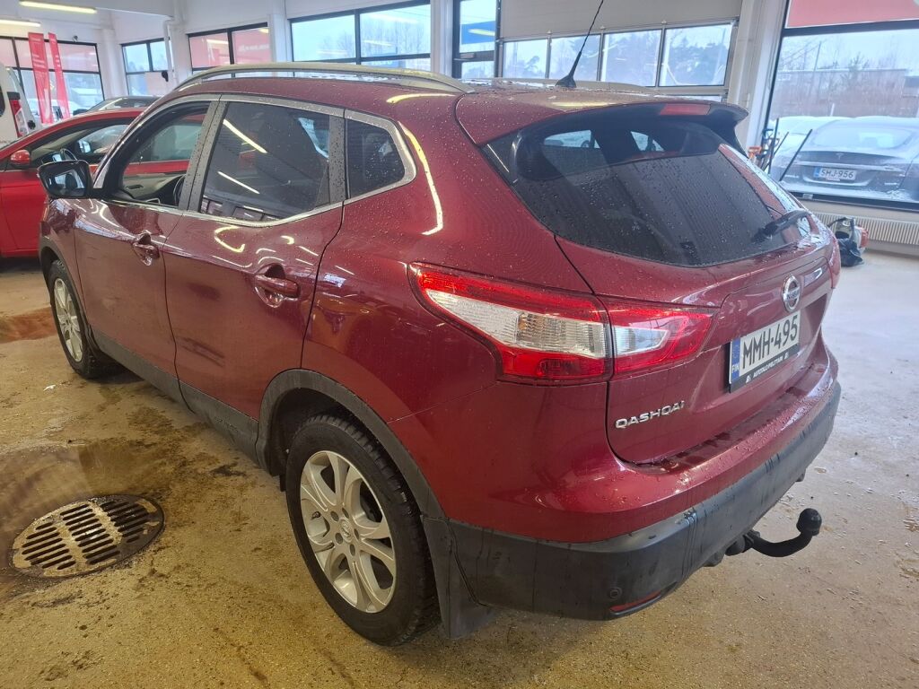 Nissan Qashqai 2015 Punainen