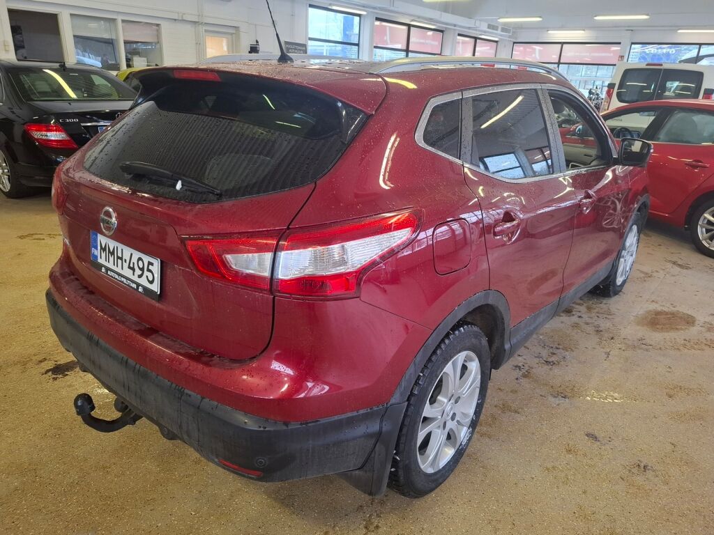 Nissan Qashqai 2015 Punainen