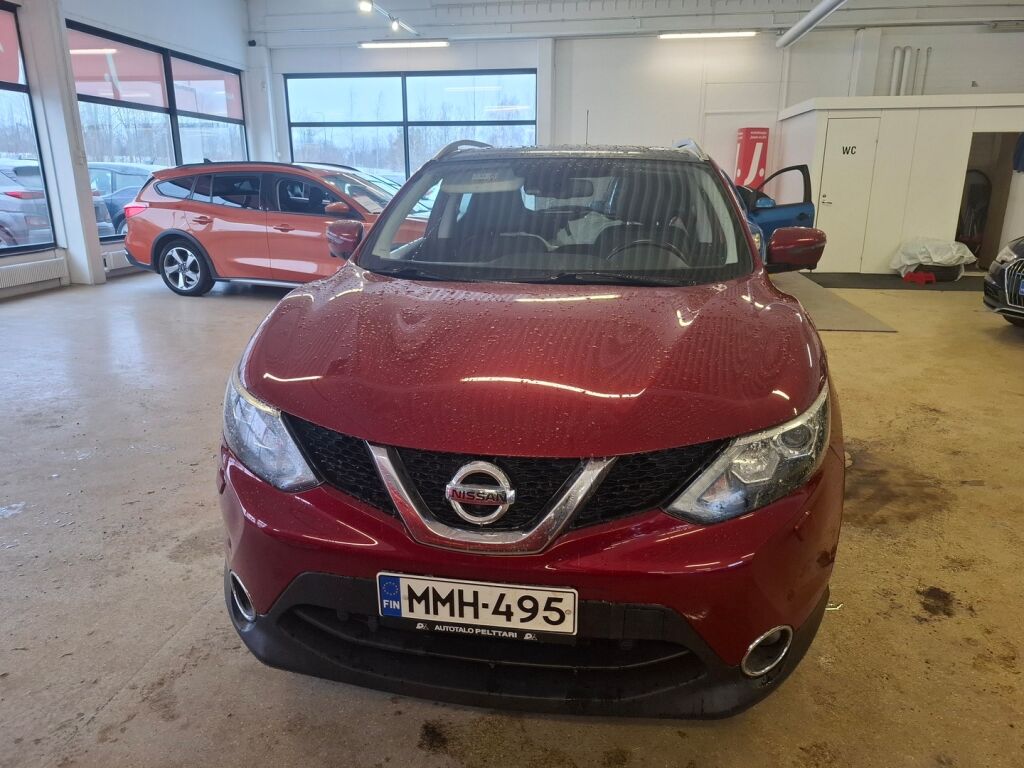 Nissan Qashqai 2015 Punainen