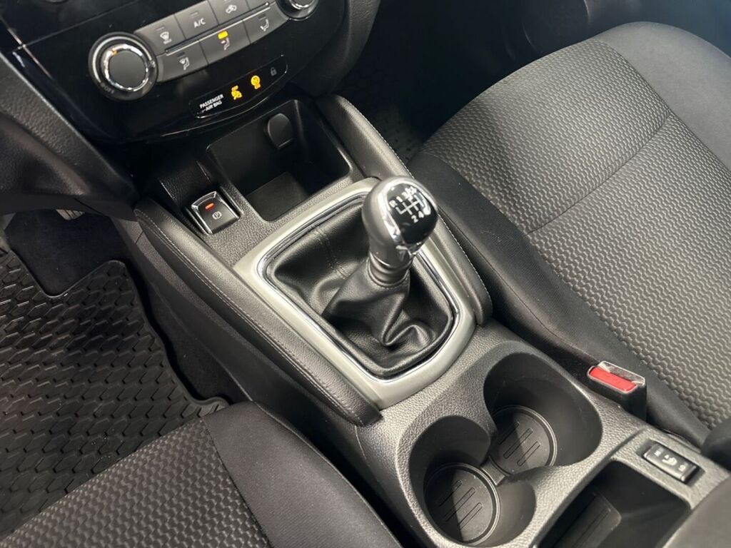 Nissan Qashqai 2015 Hopea