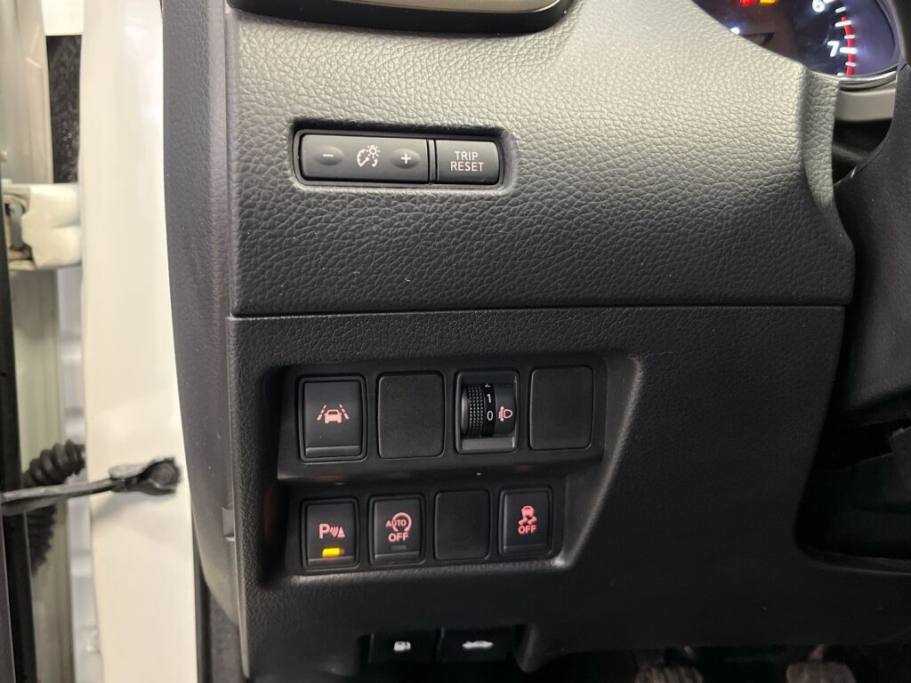 Nissan Qashqai 2015 Valkoinen