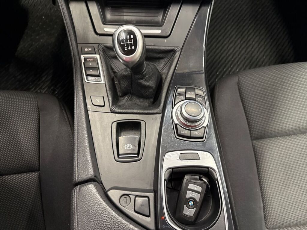 BMW 520 2013 Musta