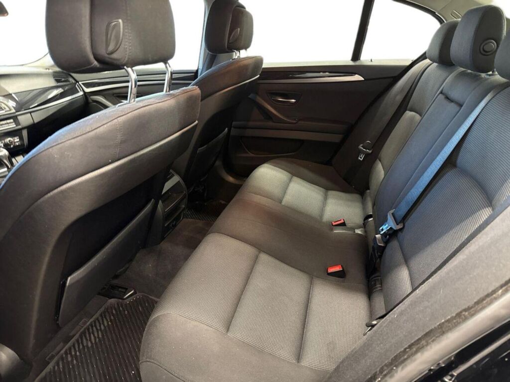BMW 520 2013 Musta