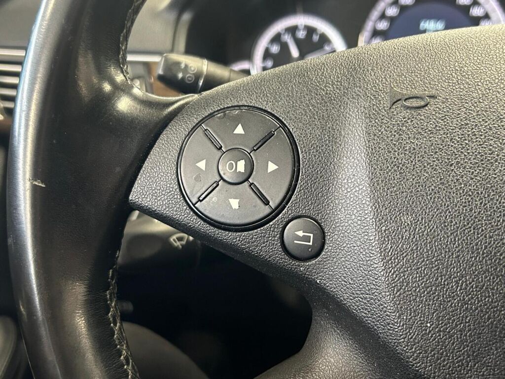 Mercedes-Benz E 2011 Musta