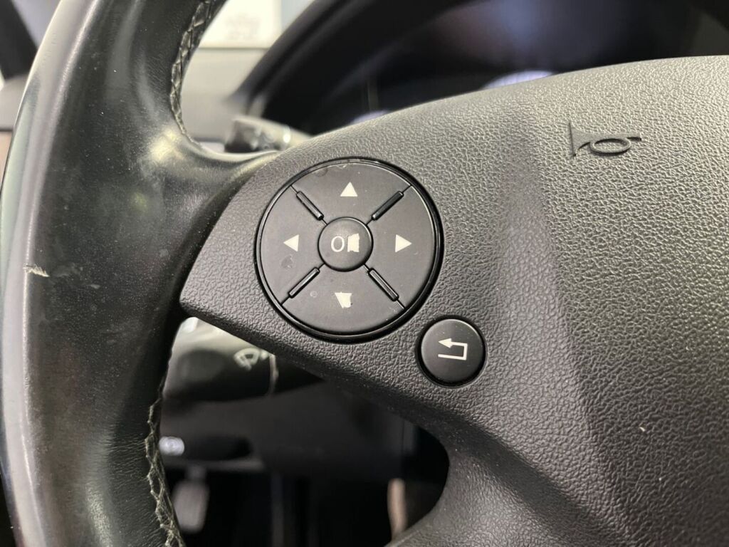 Mercedes-Benz E 2011 Musta