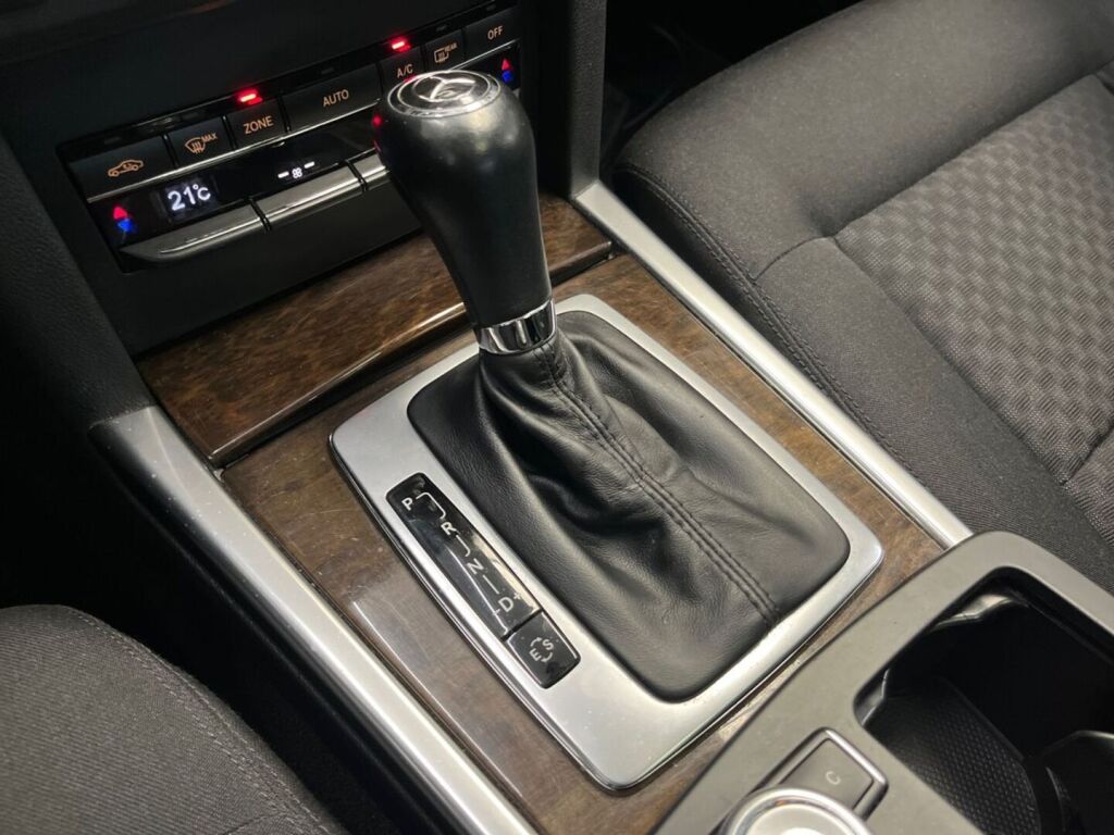 Mercedes-Benz E 2011 Musta