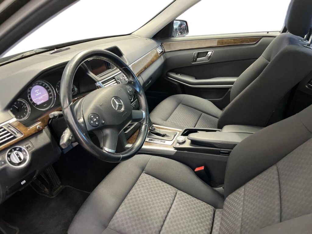 Mercedes-Benz E 2011 Musta