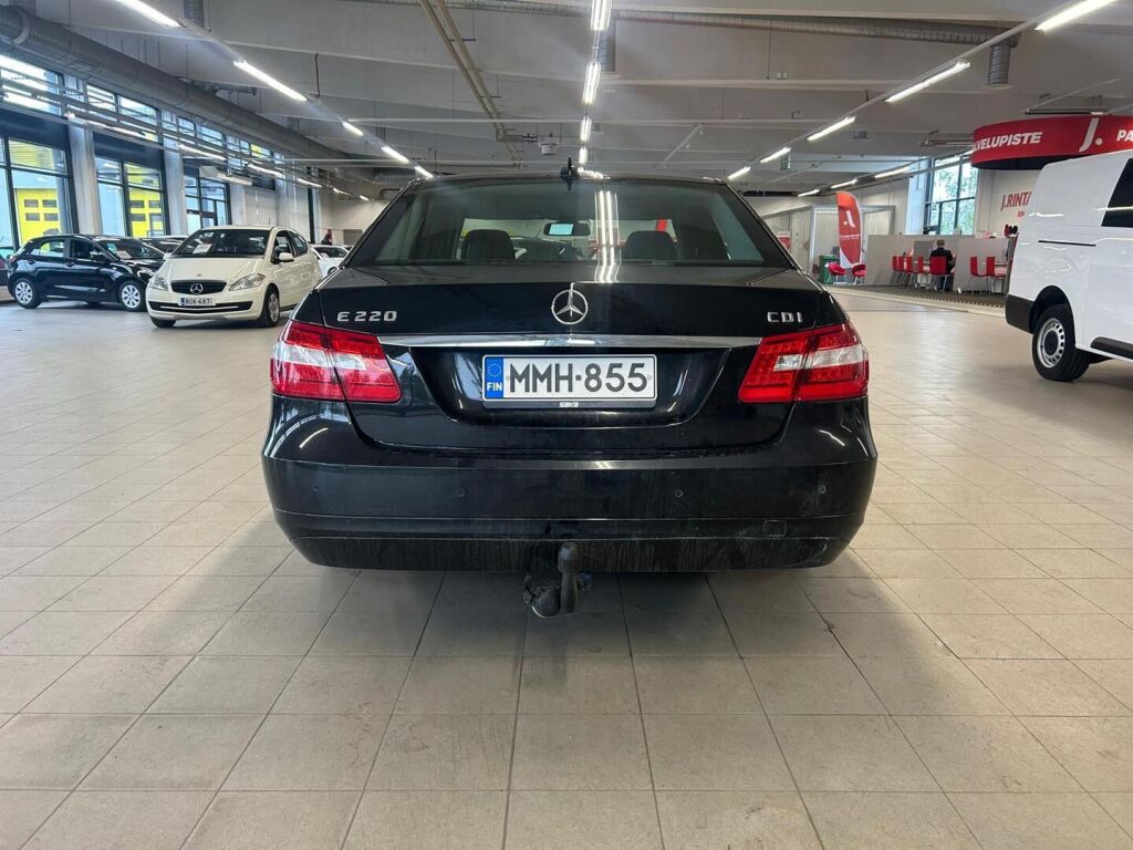 Mercedes-Benz E 2011 Musta
