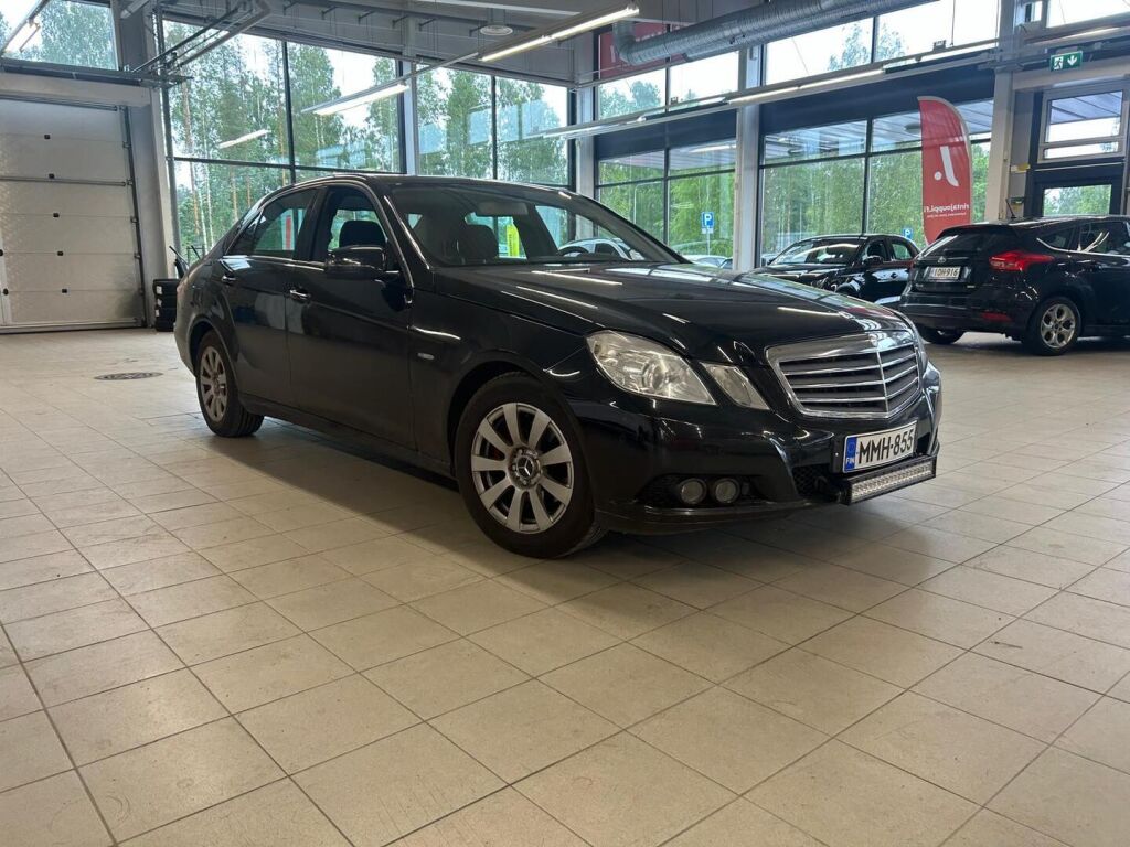 Mercedes-Benz E 2011 Musta