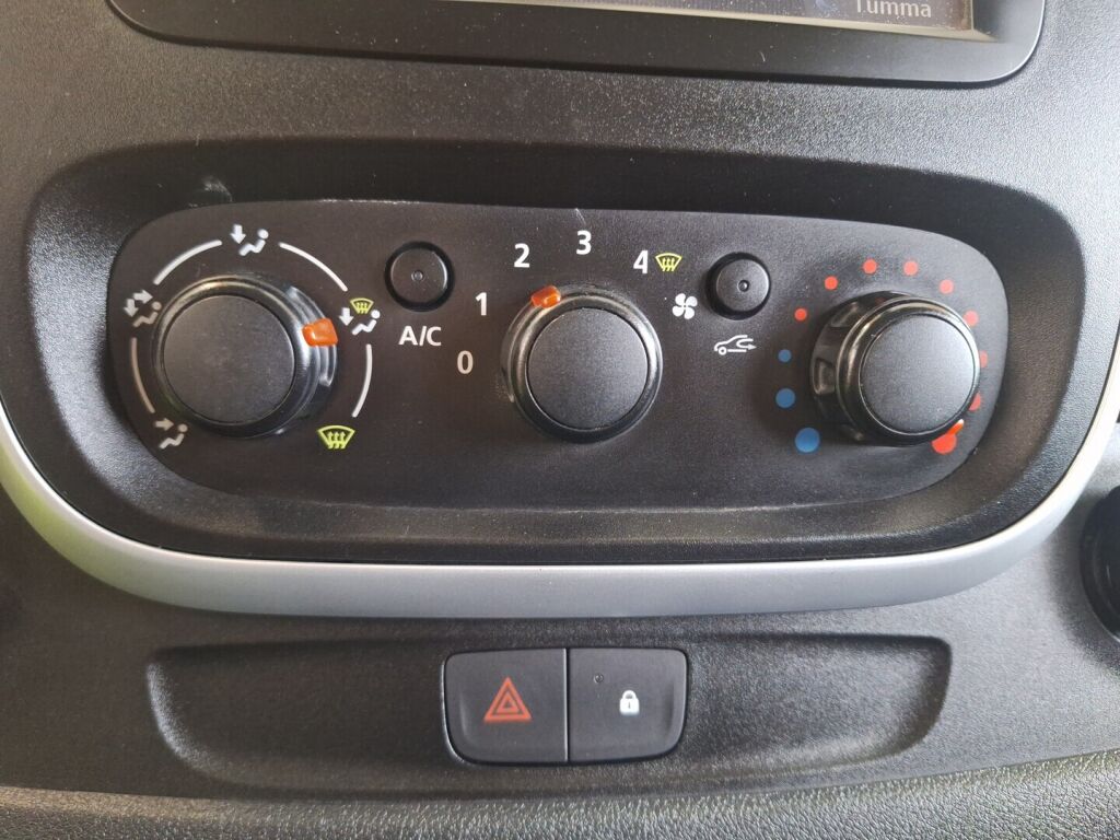 Renault Trafic 2015 Valkoinen