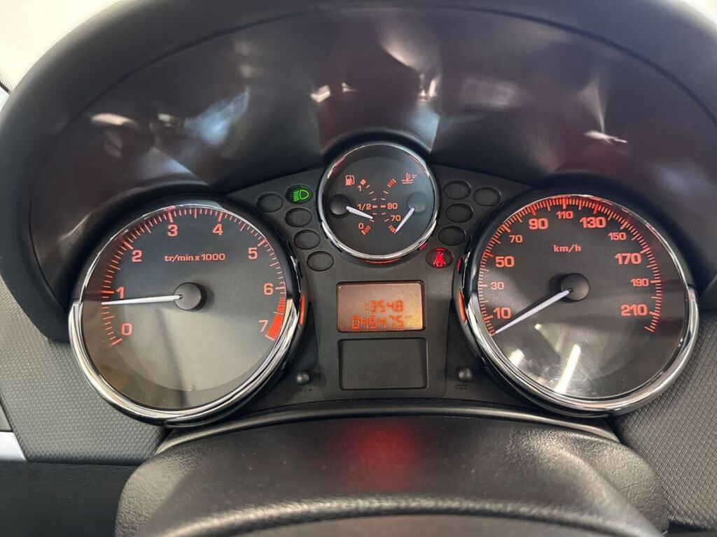 Peugeot 207 2008 Punainen