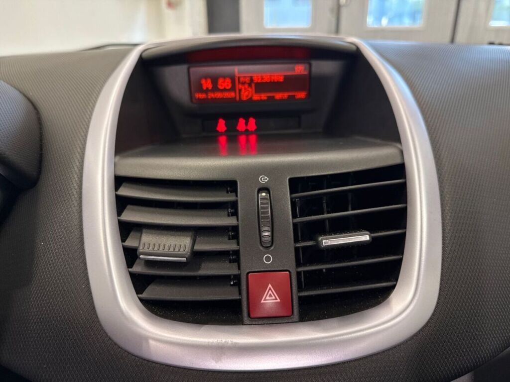 Peugeot 207 2008 Punainen