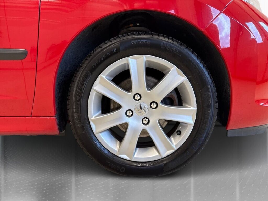 Peugeot 207 2008 Punainen