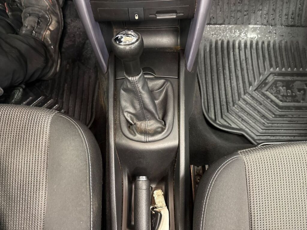 Peugeot 207 2008 Punainen