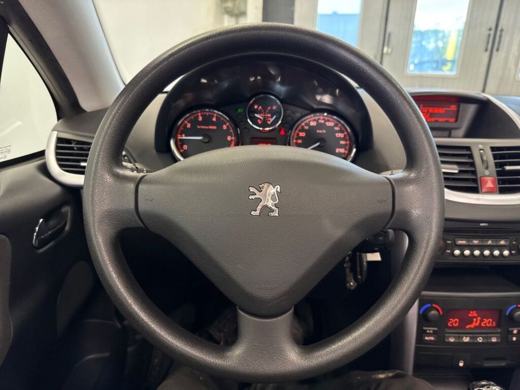 Peugeot 207 2008 Punainen