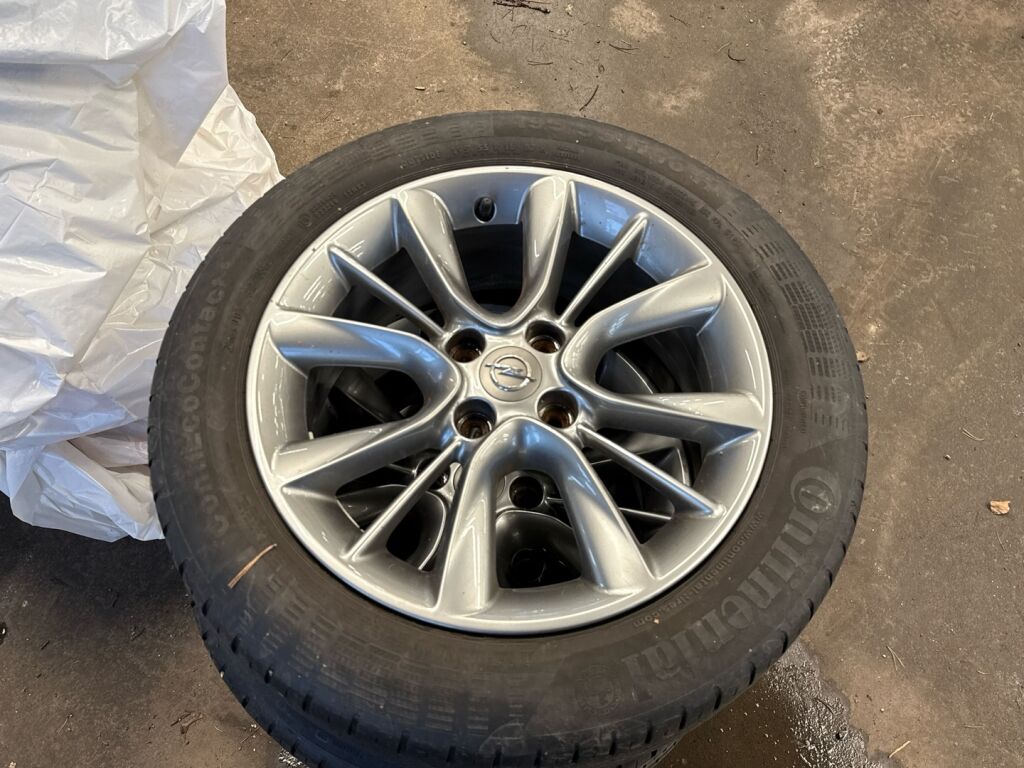 Opel Adam 2015 Valkoinen