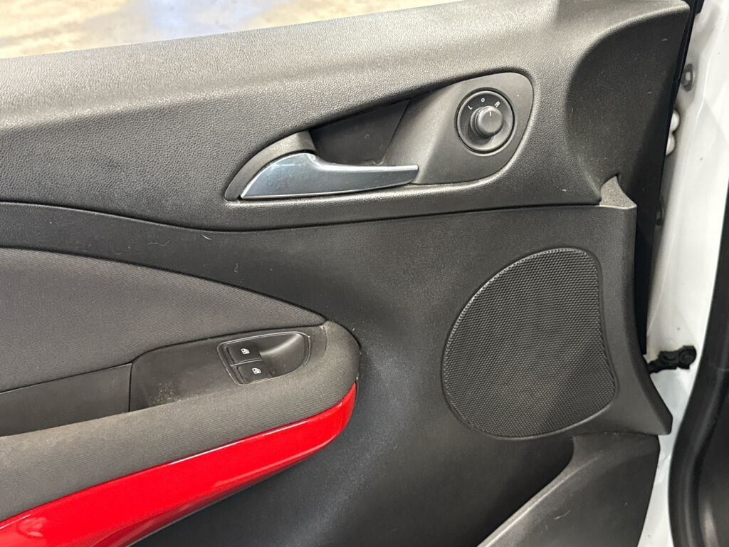 Opel Adam 2015 Valkoinen