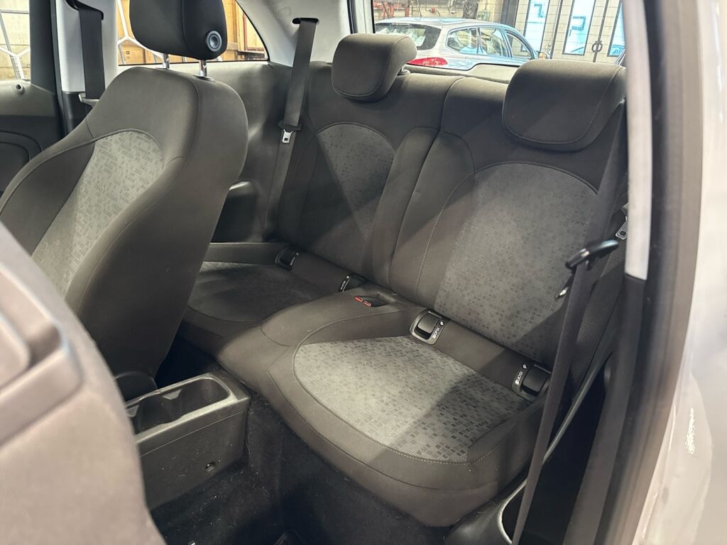 Opel Adam 2015 Valkoinen