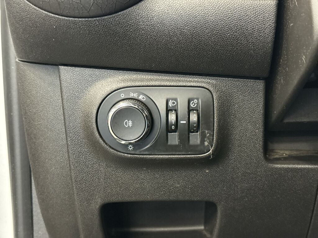 Opel Adam 2015 Valkoinen