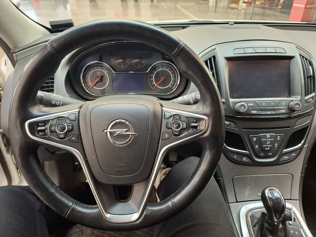 Opel Insignia 2015 Valkoinen