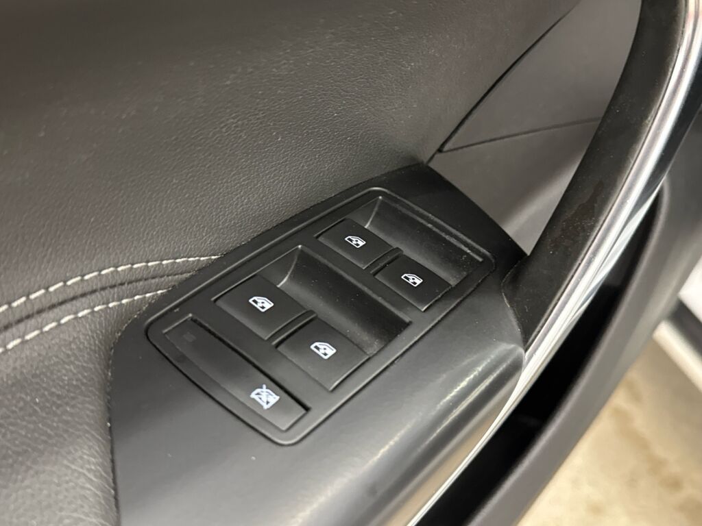 Opel Insignia 2015 Valkoinen