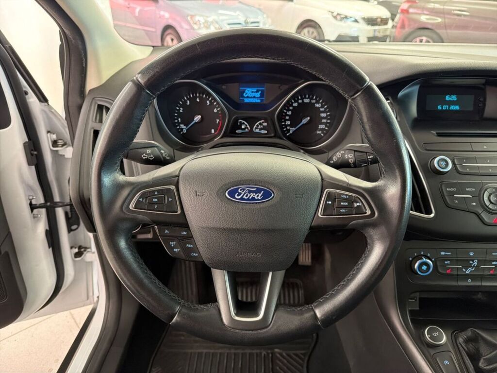 Ford Focus 2016 Valkoinen