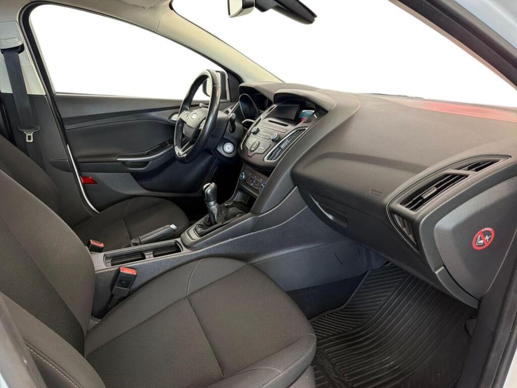 Ford Focus 2016 Valkoinen