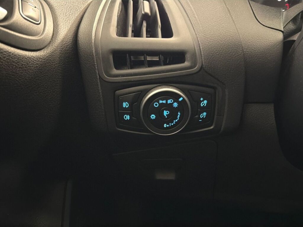 Ford Focus 2016 Valkoinen