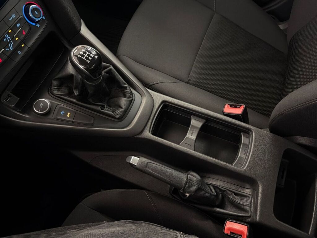 Ford Focus 2016 Valkoinen