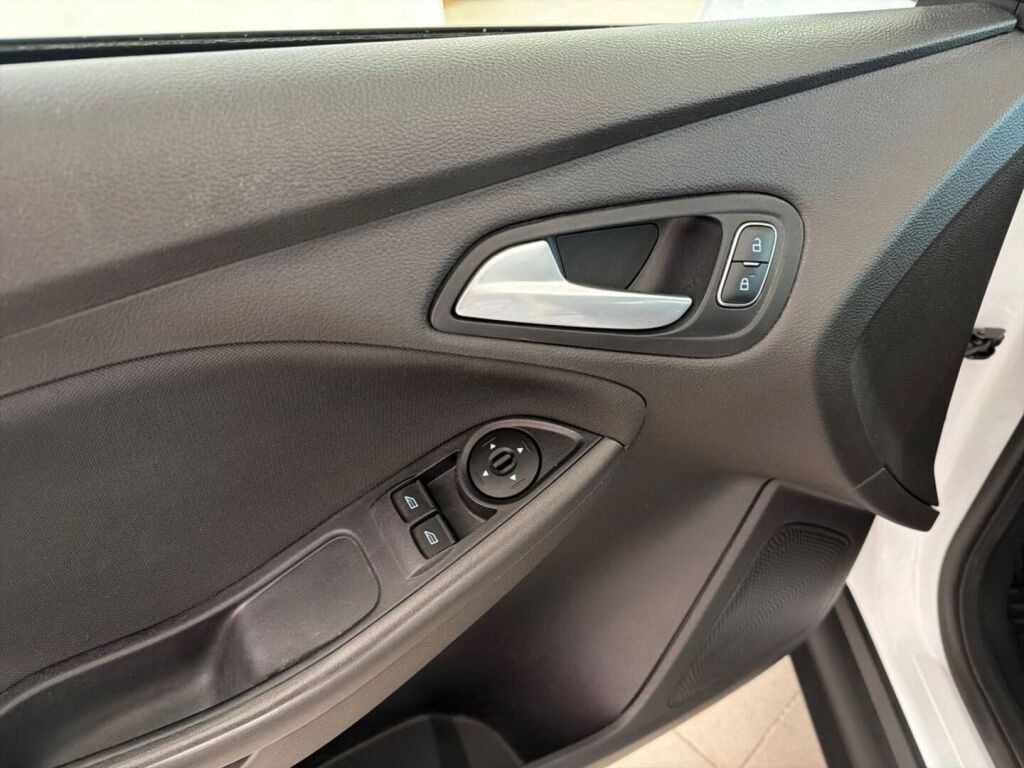 Ford Focus 2016 Valkoinen
