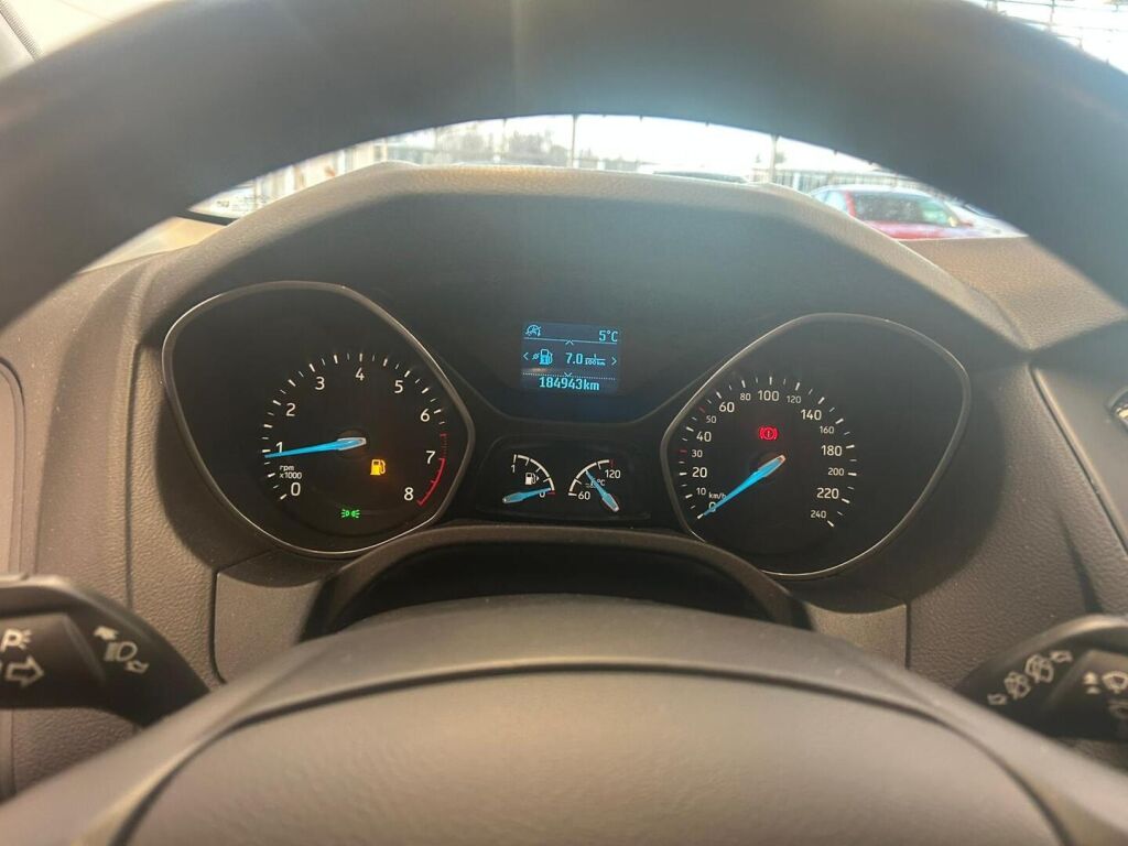 Ford Focus 2016 Punainen