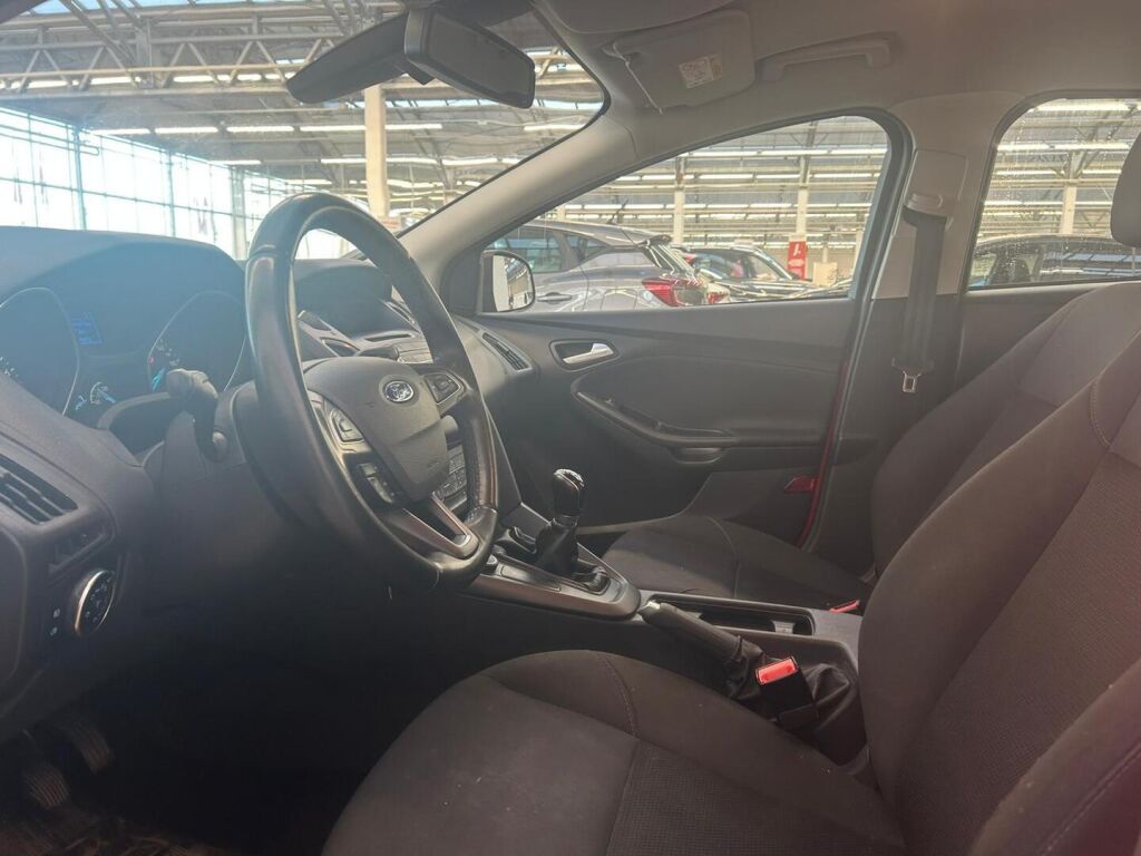 Ford Focus 2016 Punainen