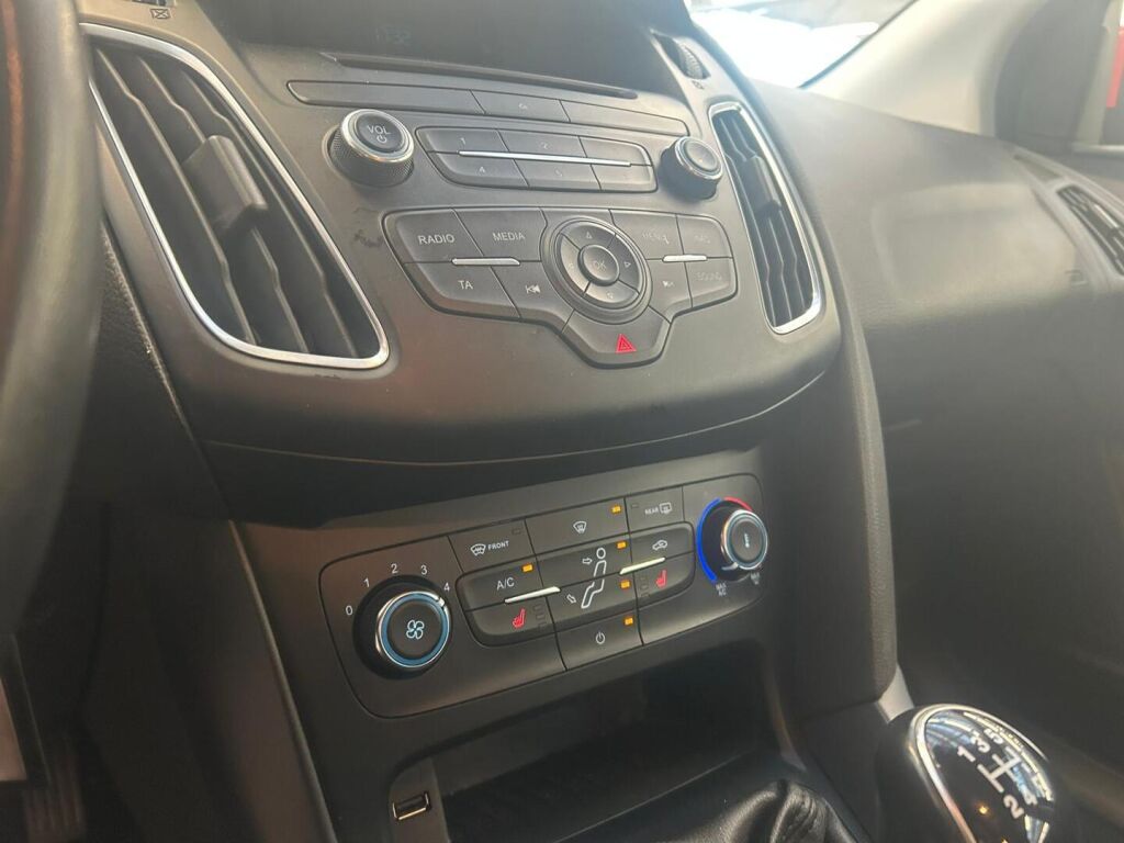 Ford Focus 2016 Punainen