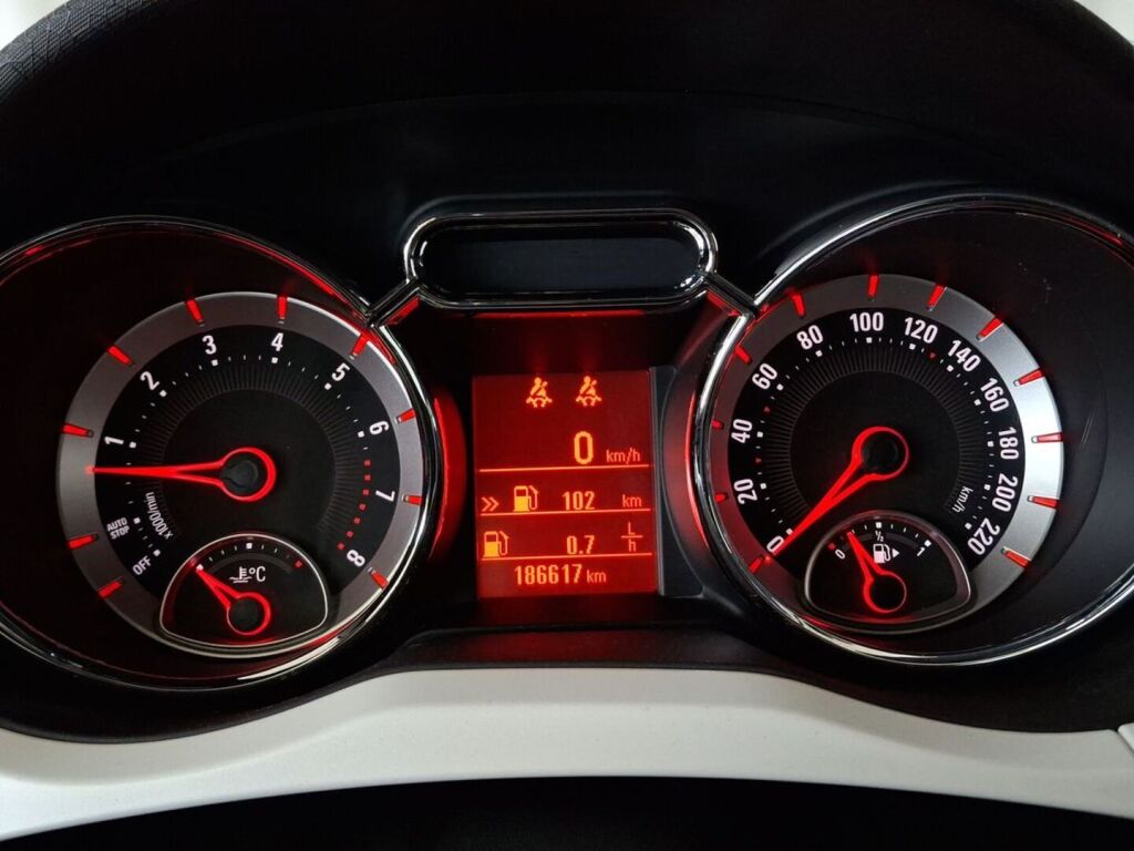 Opel Adam 2013 Punainen