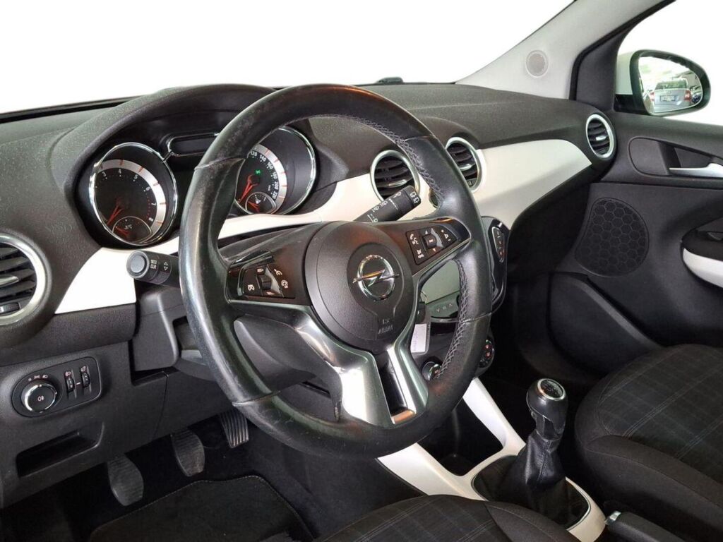 Opel Adam 2013 Punainen