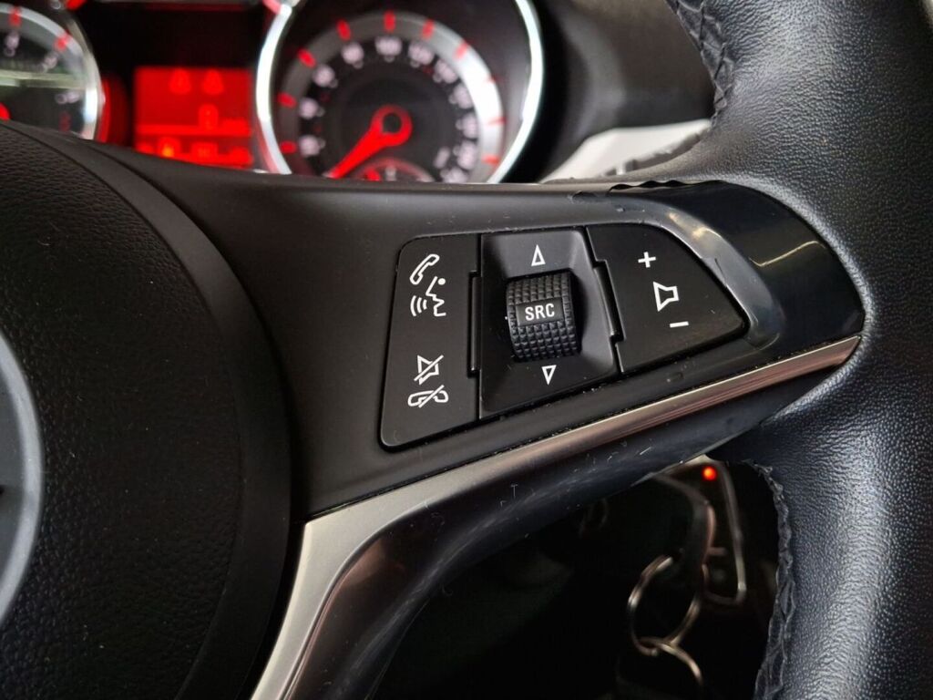 Opel Adam 2013 Punainen