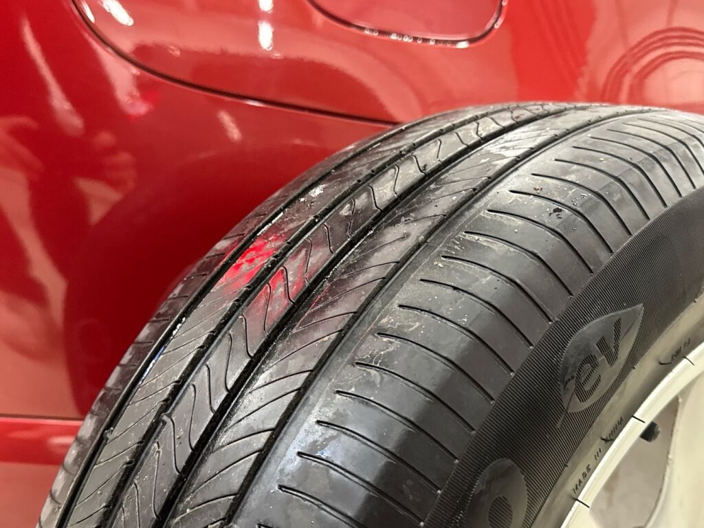 Volvo V70 2010 Punainen