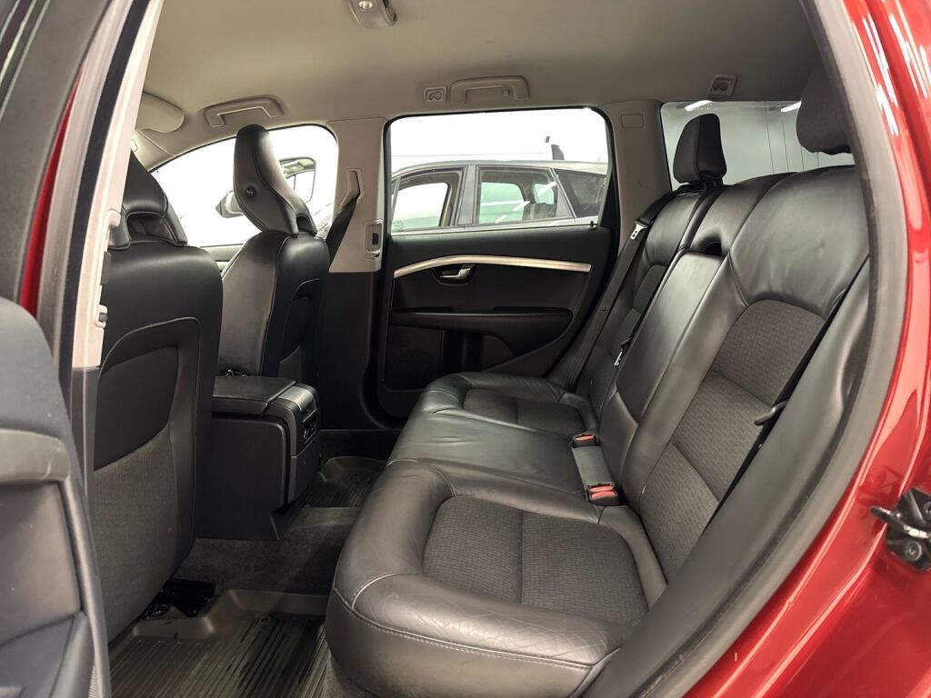 Volvo V70 2010 Punainen