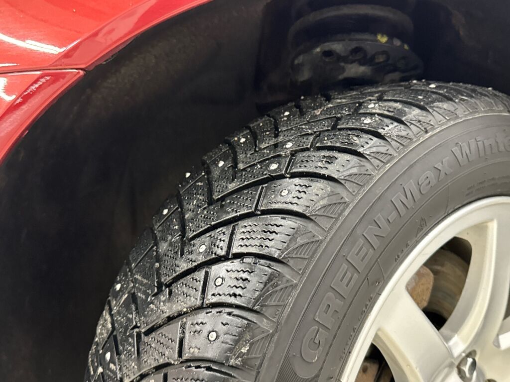 Volvo V70 2010 Punainen